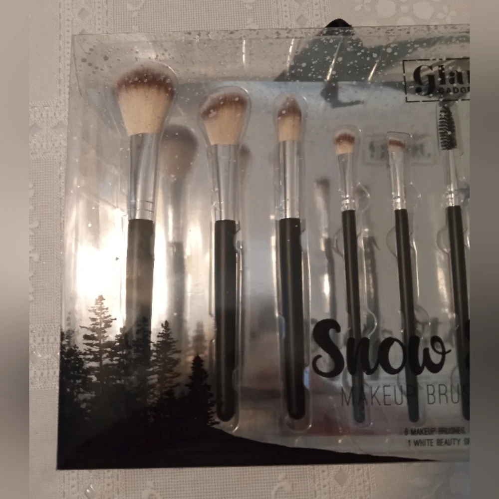 🆕 Glam Gadgets Snow Stopper Makeup Brush & Beauty Set, New